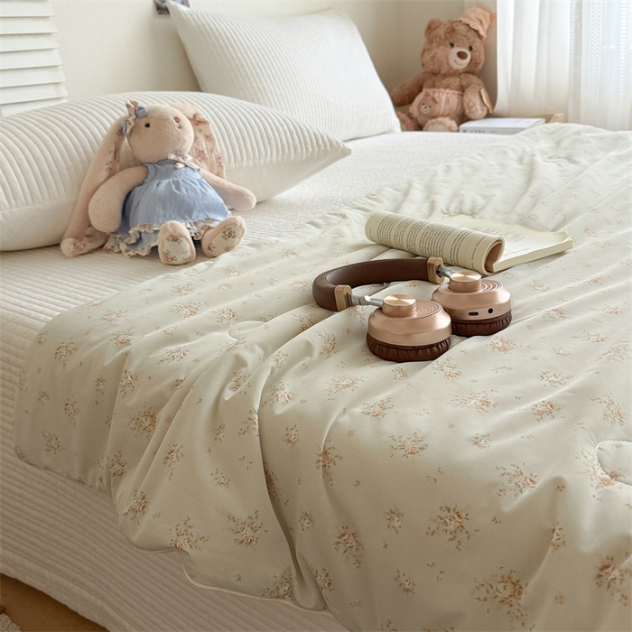 91家纺网 家纺一手货源 找家纺 吾欢心 2026新款仿锦安高克重凉感丝（含氨纶）夏凉被冰激凌空调被凉感小冰皮夏被 薄荷花絮