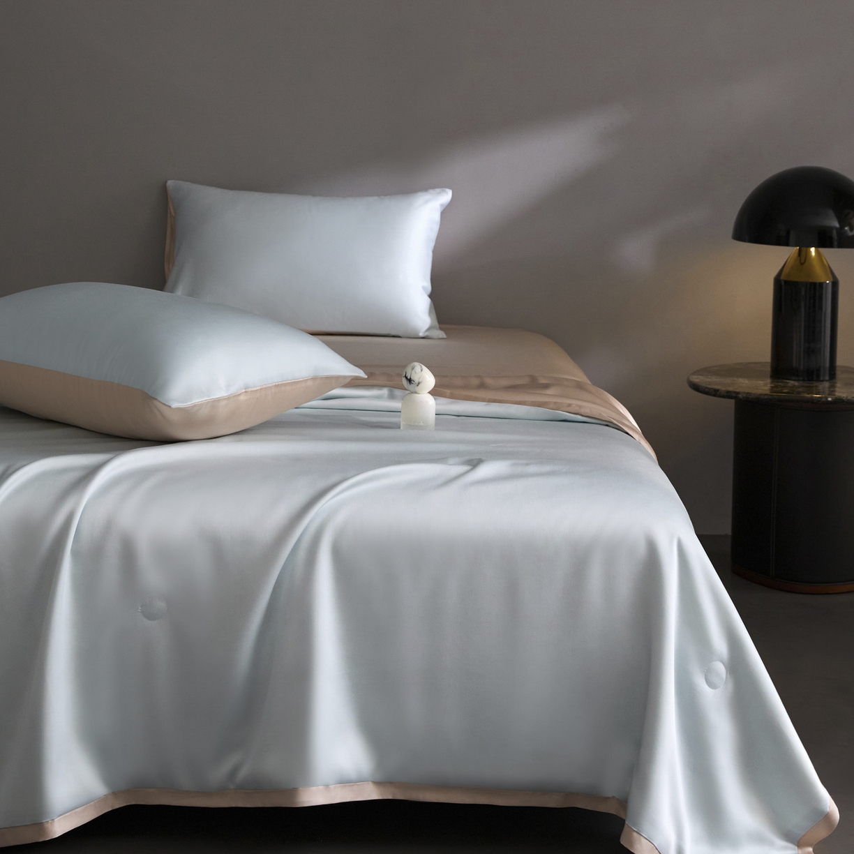 91家纺网 家纺一手货源 找家纺 A+爱家（纪梵茜） 2026新品蚕丝被兰精天丝夏被四件套100%蚕丝夏凉被子夏季空调被 浅蓝