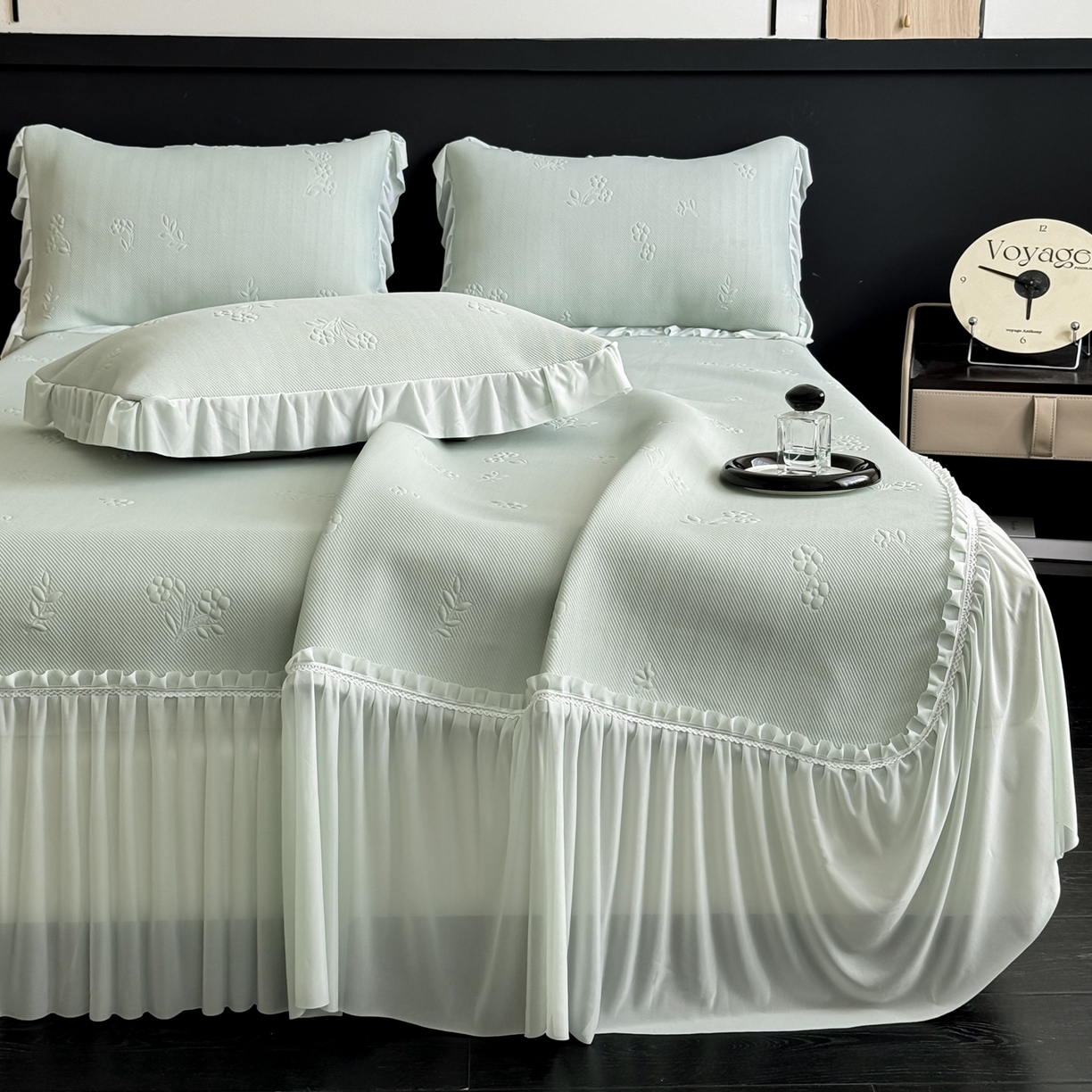 91家纺网 家纺一手货源 找家纺 宅家居 2026春夏新款PE高分子复合软凉席豆豆席大床裙三件套-小花系列 小花-绿色