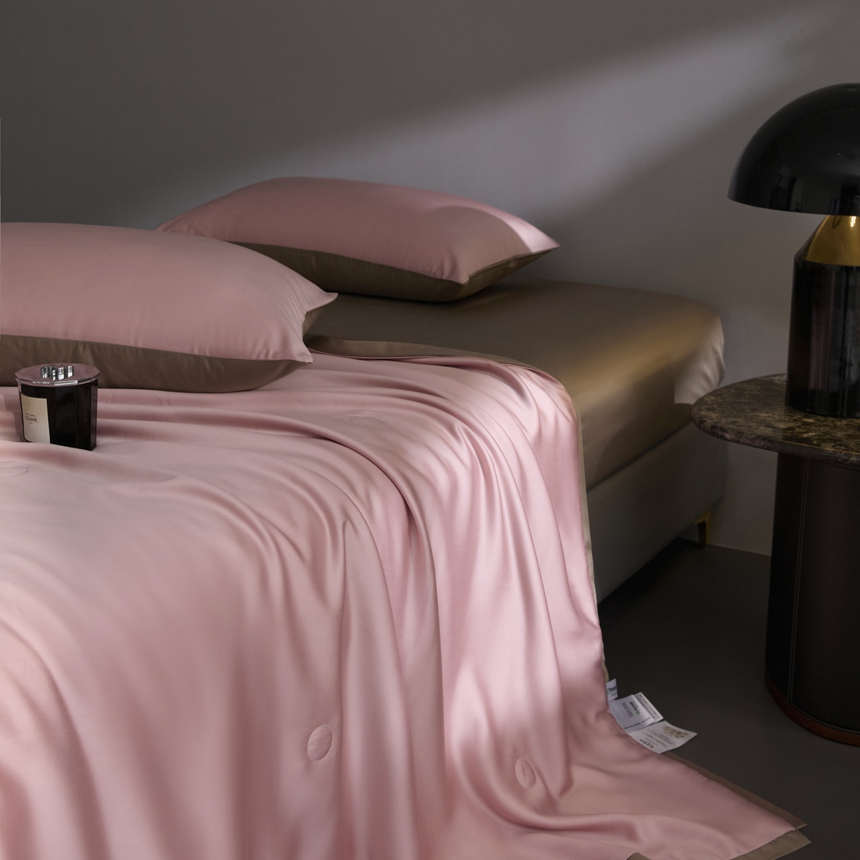 91家纺网 家纺一手货源 找家纺 A+爱家（纪梵茜） 2026新品蚕丝被兰精天丝夏被四件套100%蚕丝夏凉被子夏季空调被 豆沙粉