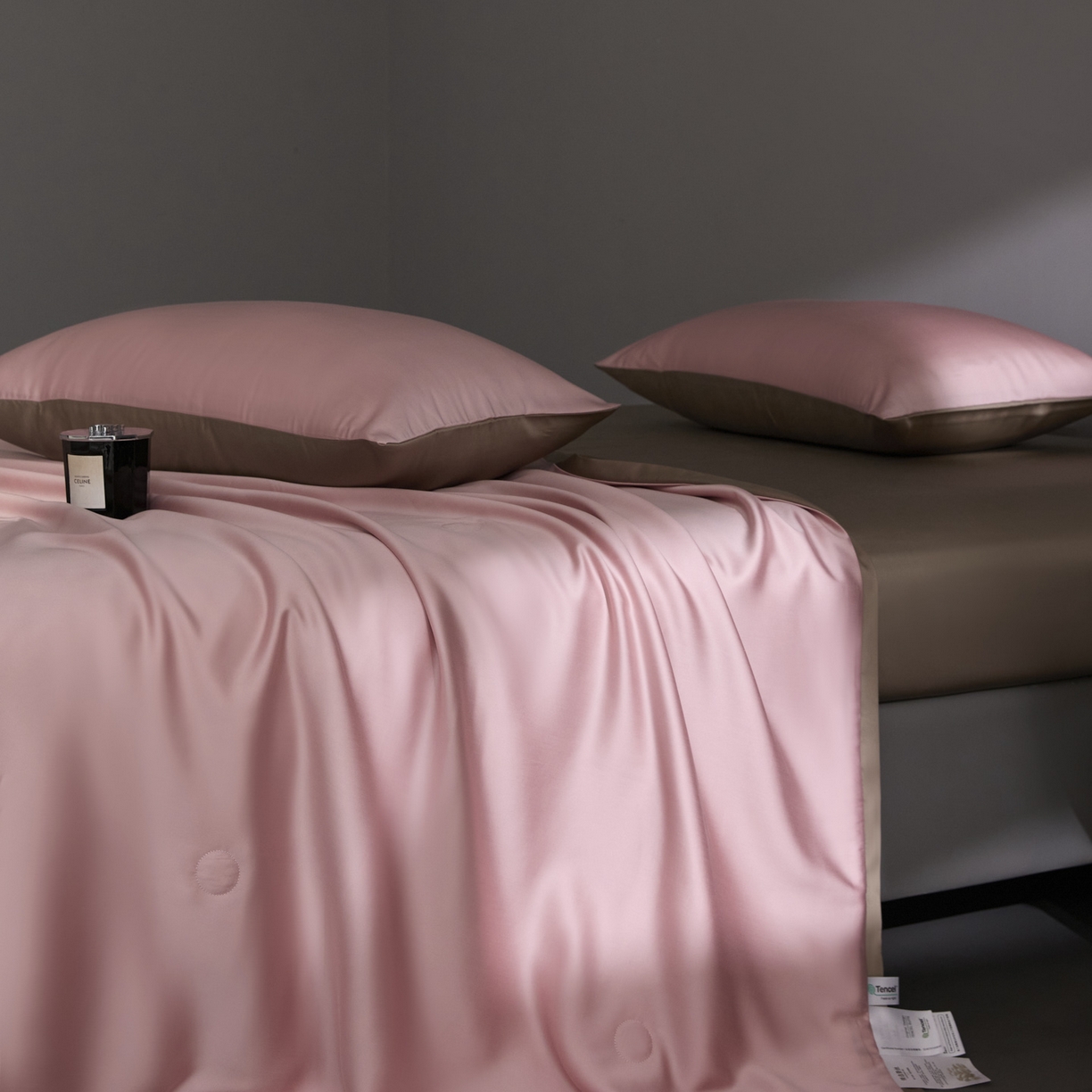 91家纺网 家纺一手货源 找家纺 A+爱家（纪梵茜） 2026新品蚕丝被兰精天丝夏被四件套100%蚕丝夏凉被子夏季空调被 豆沙粉