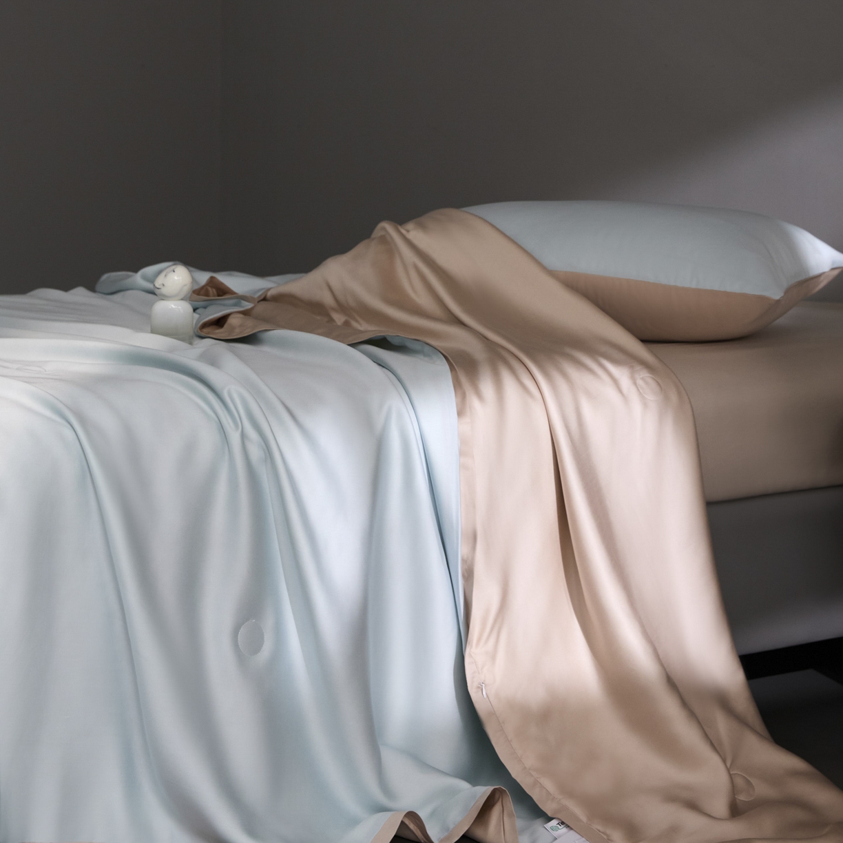 91家纺网 家纺一手货源 找家纺 A+爱家（纪梵茜） 2026新品蚕丝被兰精天丝夏被四件套100%蚕丝夏凉被子夏季空调被 浅蓝