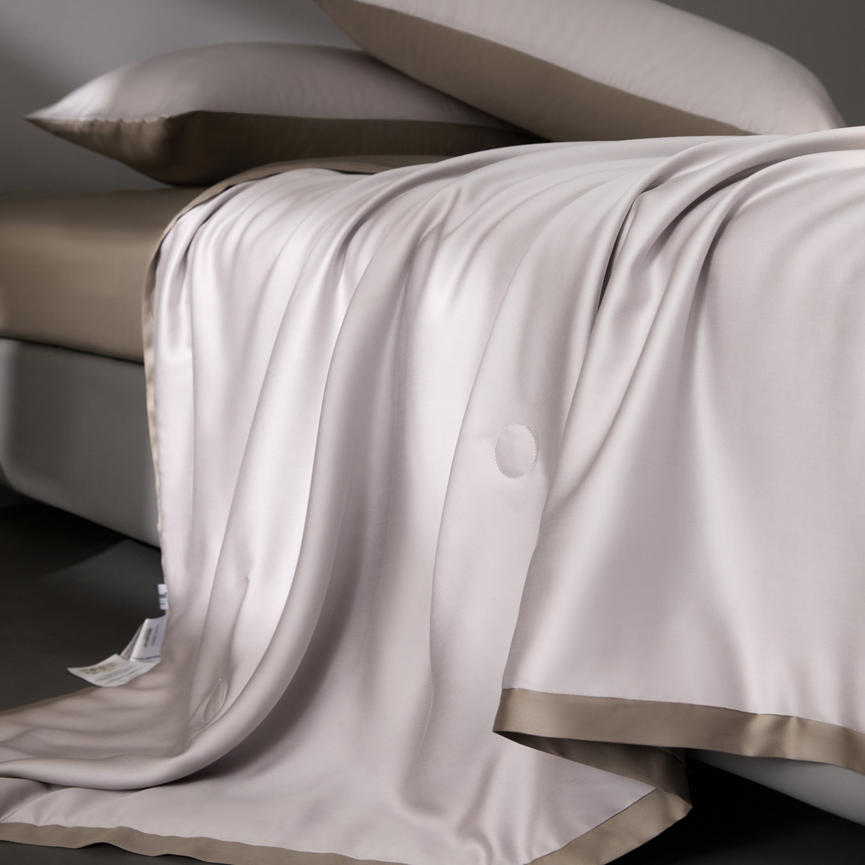 91家纺网 家纺一手货源 找家纺 A+爱家（纪梵茜） 2026新品蚕丝被兰精天丝夏被四件套100%蚕丝夏凉被子夏季空调被 灰色