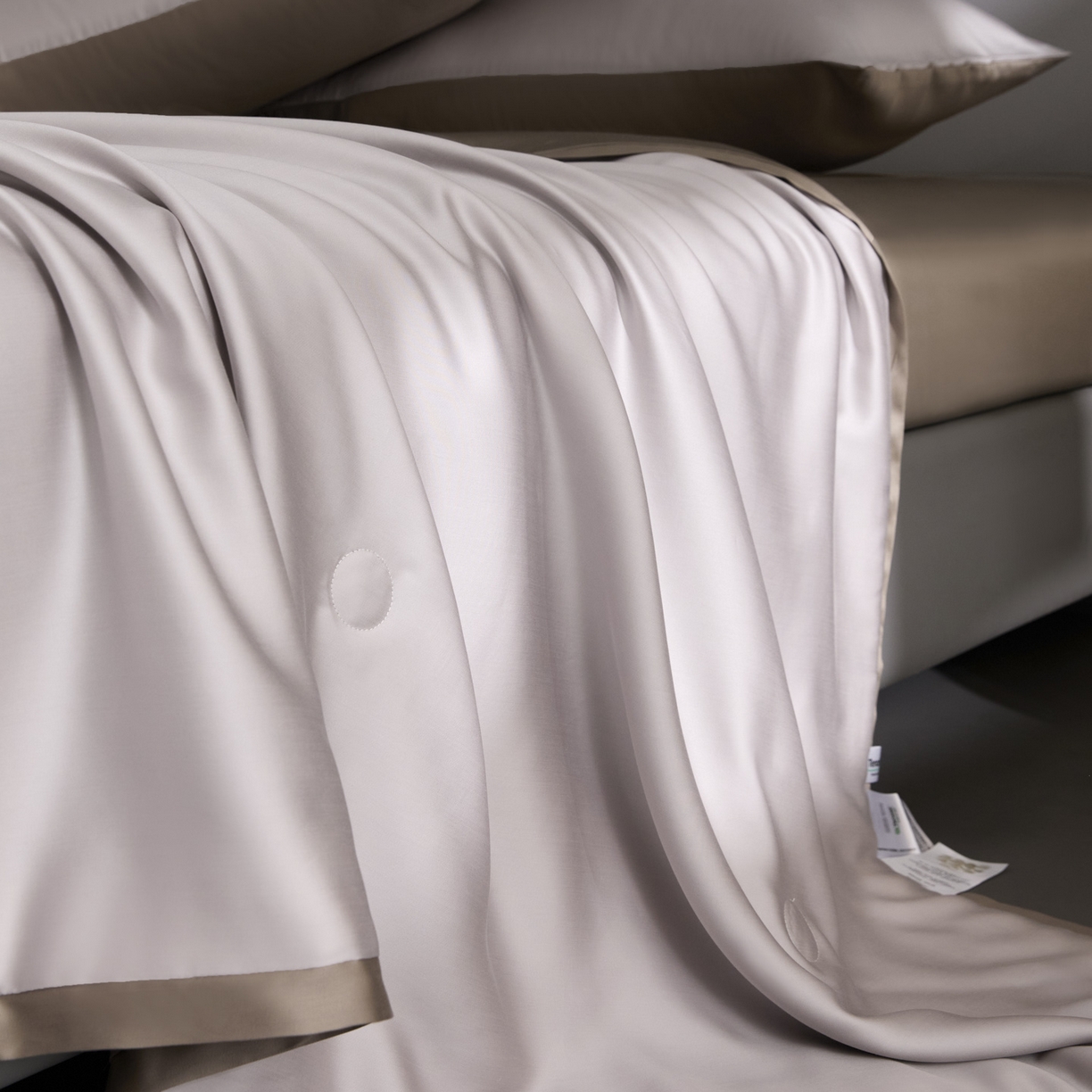 91家纺网 家纺一手货源 找家纺 A+爱家（纪梵茜） 2026新品蚕丝被兰精天丝夏被四件套100%蚕丝夏凉被子夏季空调被 灰色