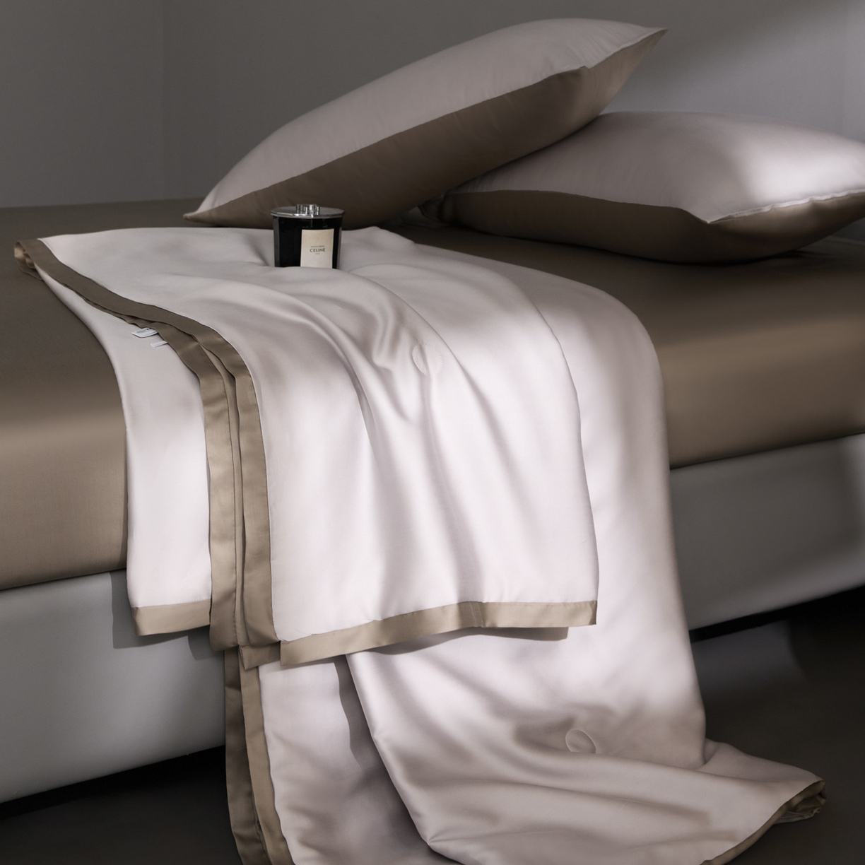 91家纺网 家纺一手货源 找家纺 A+爱家（纪梵茜） 2026新品蚕丝被兰精天丝夏被四件套100%蚕丝夏凉被子夏季空调被 灰色