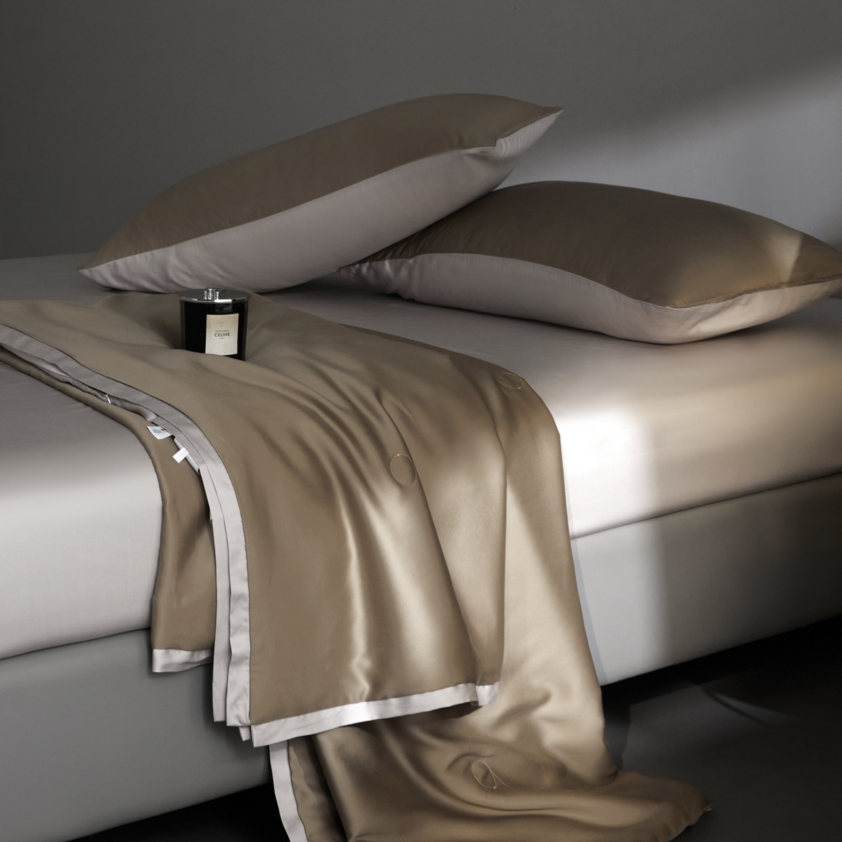 91家纺网 家纺一手货源 找家纺 A+爱家（纪梵茜） 2026新品蚕丝被兰精天丝夏被四件套100%蚕丝夏凉被子夏季空调被 咖色