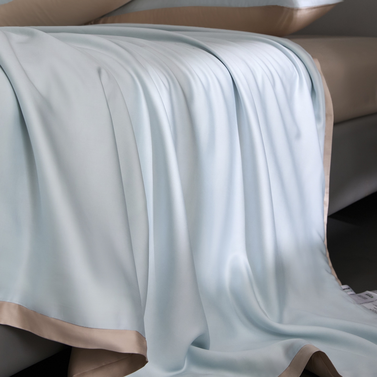 91家纺网 家纺一手货源 找家纺 A+爱家（纪梵茜） 2026新品蚕丝被兰精天丝夏被四件套100%蚕丝夏凉被子夏季空调被 浅蓝