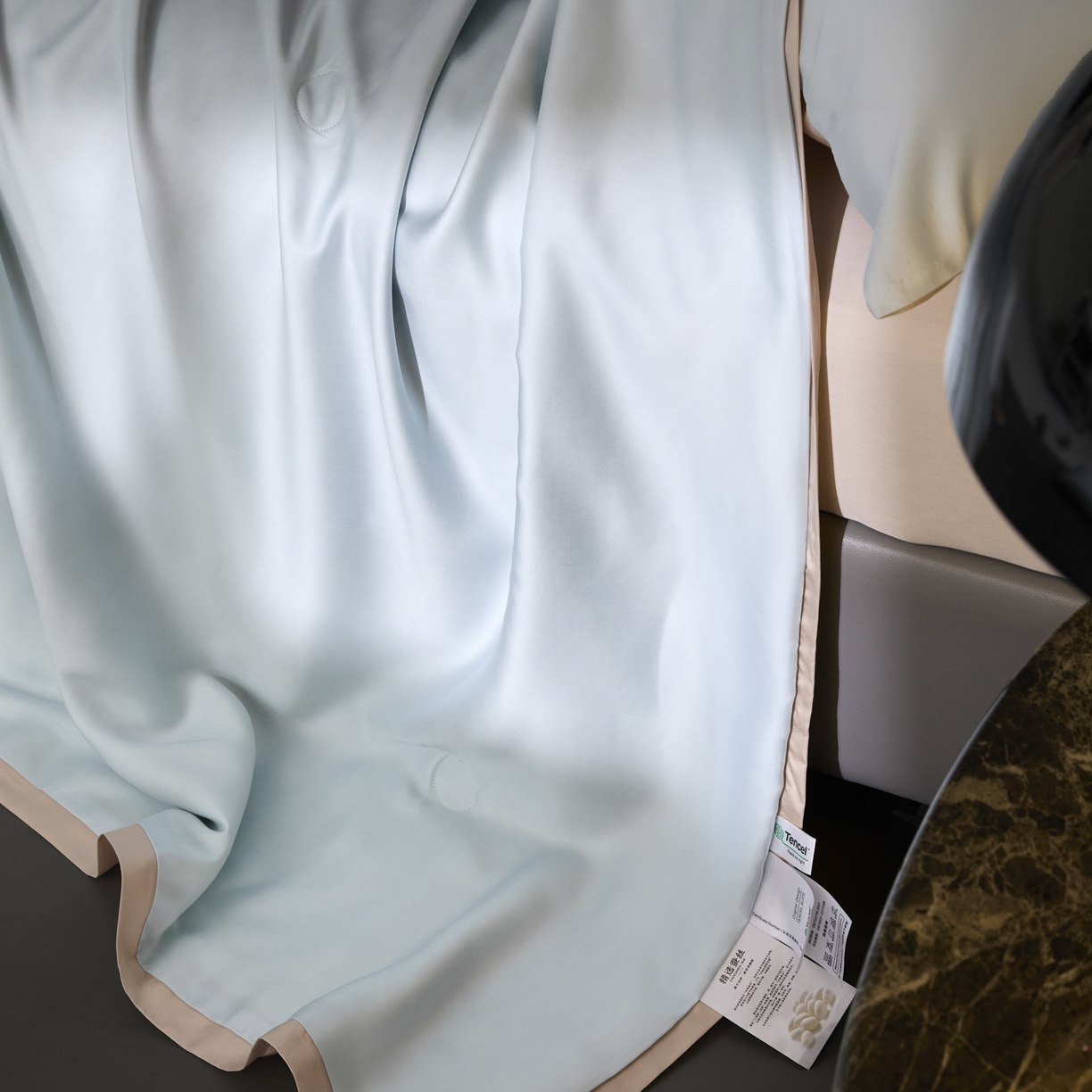 91家纺网 家纺一手货源 找家纺 A+爱家（纪梵茜） 2026新品蚕丝被兰精天丝夏被四件套100%蚕丝夏凉被子夏季空调被 浅蓝