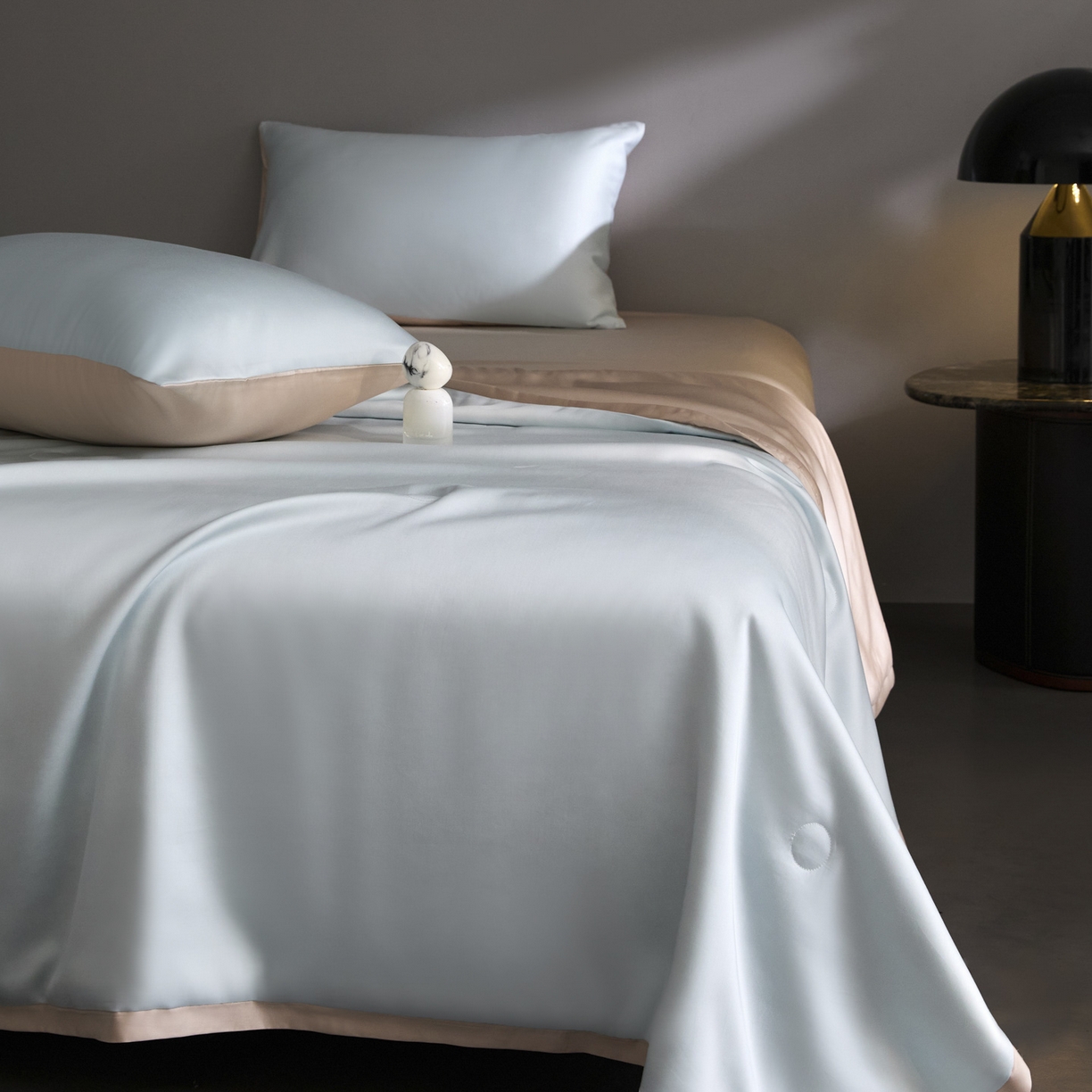 91家纺网 家纺一手货源 找家纺 A+爱家（纪梵茜） 2026新品蚕丝被兰精天丝夏被四件套100%蚕丝夏凉被子夏季空调被 浅蓝