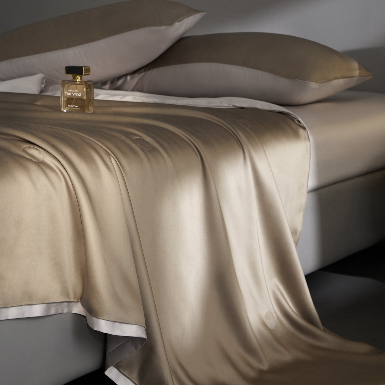 91家纺网 家纺一手货源 找家纺 A+爱家（纪梵茜） 2026新品蚕丝被兰精天丝夏被四件套100%蚕丝夏凉被子夏季空调被 咖色