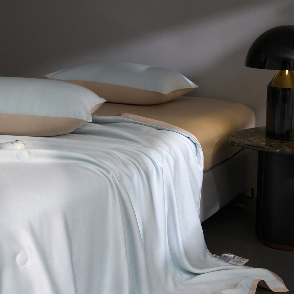 91家纺网 家纺一手货源 找家纺 A+爱家（纪梵茜） 2026新品蚕丝被兰精天丝夏被四件套100%蚕丝夏凉被子夏季空调被 浅蓝