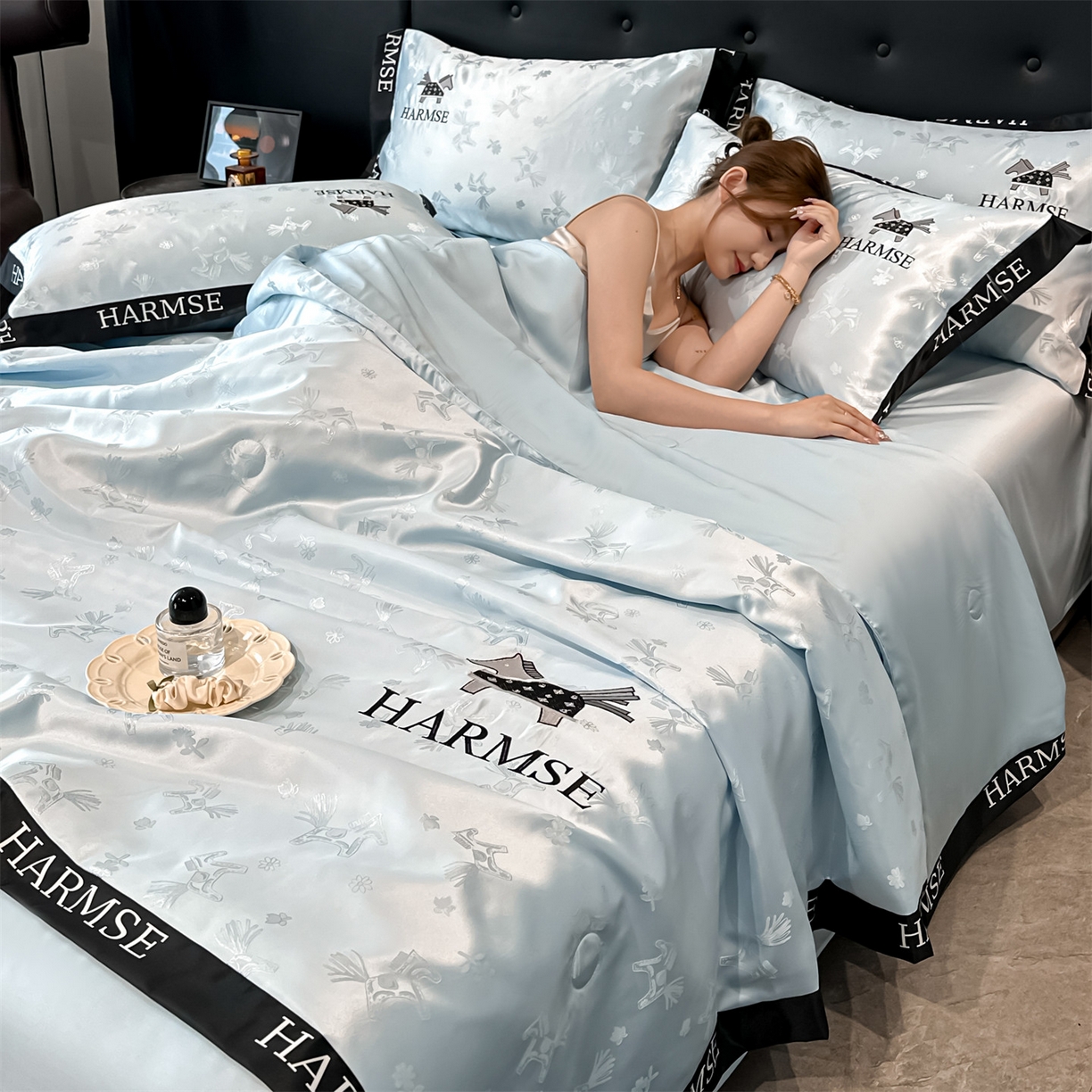 91家纺网 家纺一手货源 找家纺 （总）笙意家纺 2026新款水洗冰丝刺绣宽边夏被-幸福加马系列