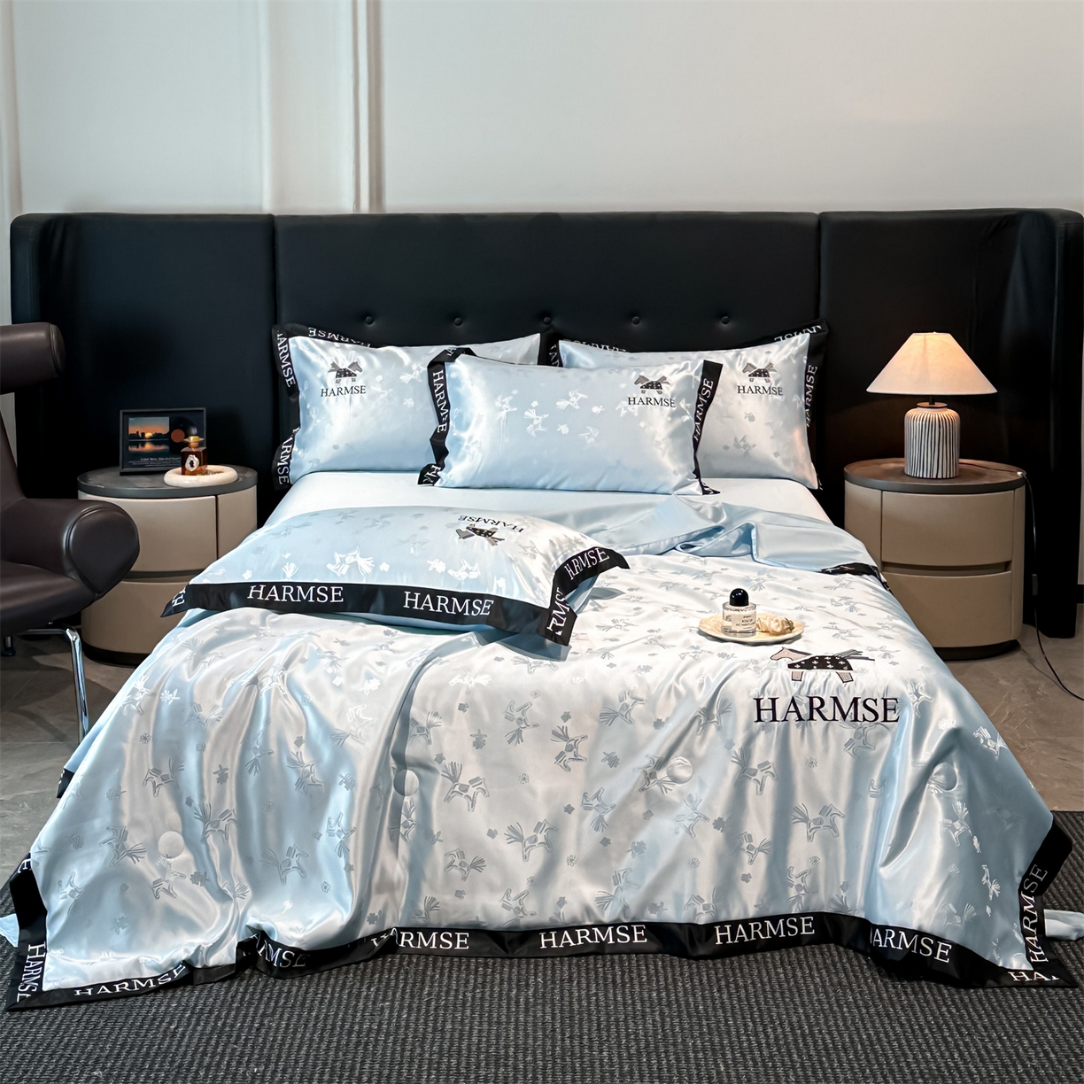 91家纺网 家纺一手货源 找家纺 笙意家纺 2026新款水洗冰丝刺绣宽边夏被-幸福加马系列 幸福加马-天空蓝