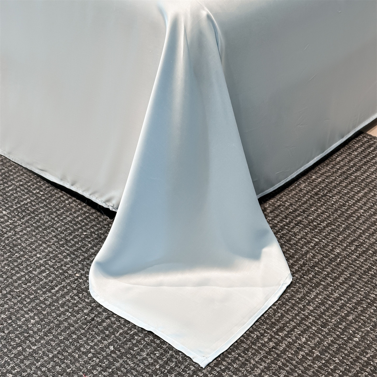 91家纺网 家纺一手货源 找家纺 笙意家纺 2026新款水洗冰丝刺绣宽边夏被-幸福加马系列 幸福加马-天空蓝