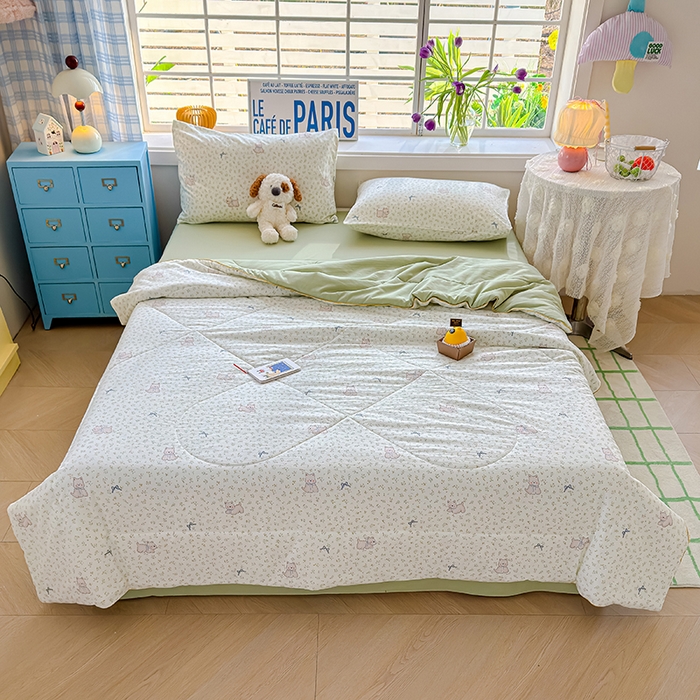 91家纺网 家纺一手货源 找家纺 美派 2026新款古法水洗云朵棉云感纱夏被夏凉被空调被 碎花蝴蝶狗