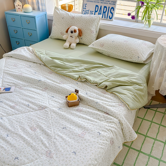 91家纺网 家纺一手货源 找家纺 美派 2026新款古法水洗云朵棉云感纱夏被夏凉被空调被 碎花蝴蝶狗