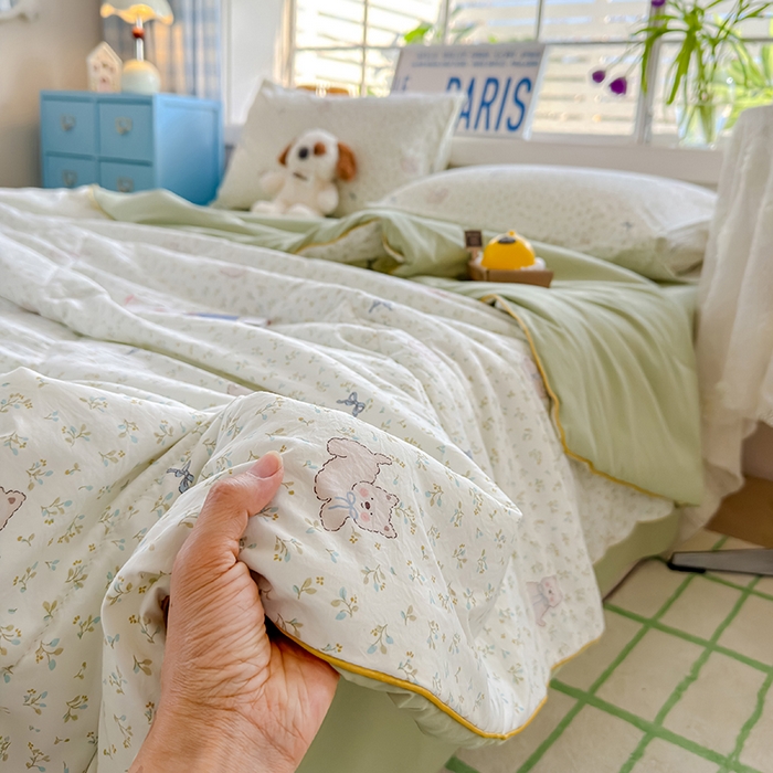 91家纺网 家纺一手货源 找家纺 美派 2026新款古法水洗云朵棉云感纱夏被夏凉被空调被 碎花蝴蝶狗