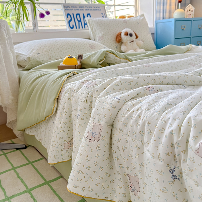 91家纺网 家纺一手货源 找家纺 美派 2026新款古法水洗云朵棉云感纱夏被夏凉被空调被 碎花蝴蝶狗