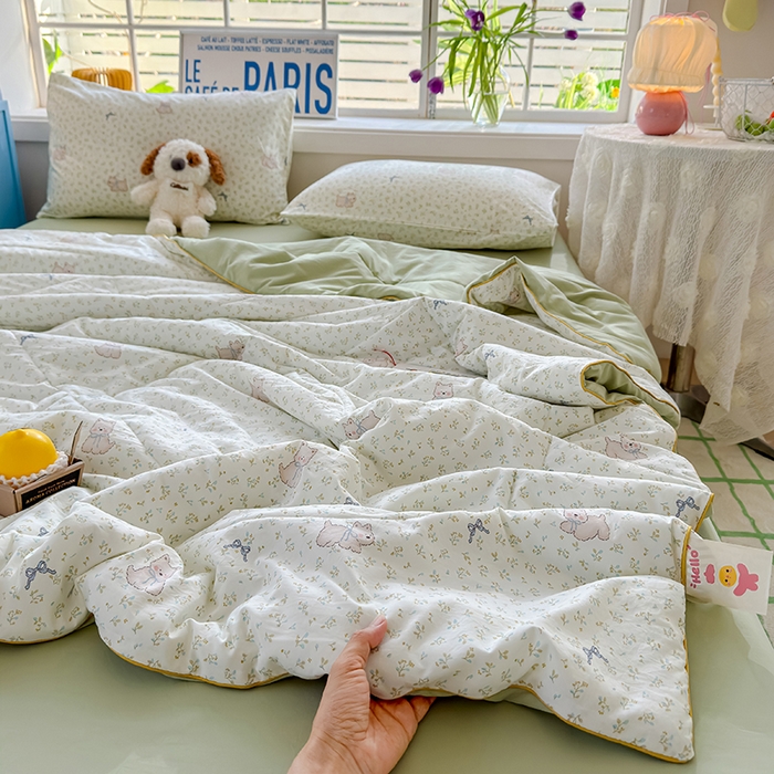 91家纺网 家纺一手货源 找家纺 美派 2026新款古法水洗云朵棉云感纱夏被夏凉被空调被 碎花蝴蝶狗