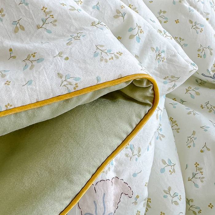 91家纺网 家纺一手货源 找家纺 美派 2026新款古法水洗云朵棉云感纱夏被夏凉被空调被 碎花蝴蝶狗