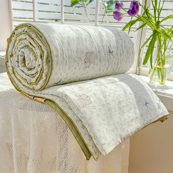 91家纺网 家纺一手货源 找家纺 美派 2026新款古法水洗云朵棉云感纱夏被夏凉被空调被 碎花蝴蝶狗