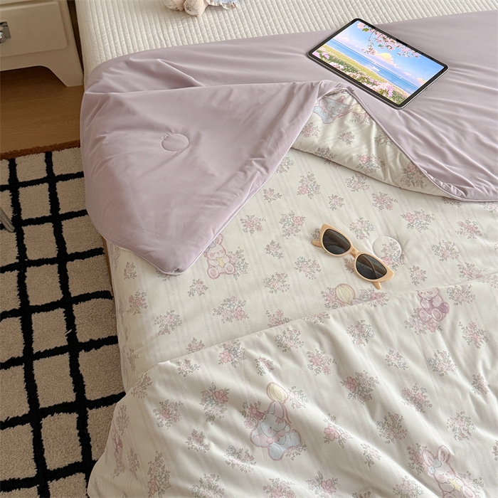 91家纺网 家纺一手货源 找家纺 吾欢心 2026新款仿锦安高克重凉感丝（含氨纶）夏凉被冰激凌空调被凉感小冰皮夏被 花宝奇遇