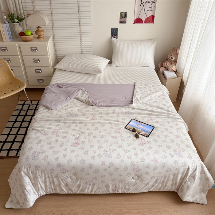 91家纺网 家纺一手货源 找家纺 吾欢心 2026新款仿锦安高克重凉感丝（含氨纶）夏凉被冰激凌空调被凉感小冰皮夏被 花宝奇遇