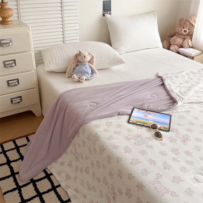 91家纺网 家纺一手货源 找家纺 吾欢心 2026新款仿锦安高克重凉感丝（含氨纶）夏凉被冰激凌空调被凉感小冰皮夏被 花宝奇遇