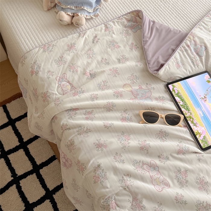 91家纺网 家纺一手货源 找家纺 吾欢心 2026新款仿锦安高克重凉感丝（含氨纶）夏凉被冰激凌空调被凉感小冰皮夏被 花宝奇遇