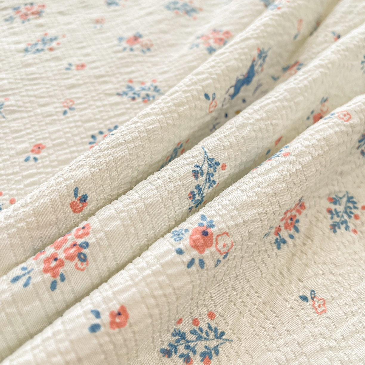 91家纺网 家纺一手货源 找家纺 米萝家居 2026新款泡泡棉夏被新疆棉花空调被夏凉被 繁花间