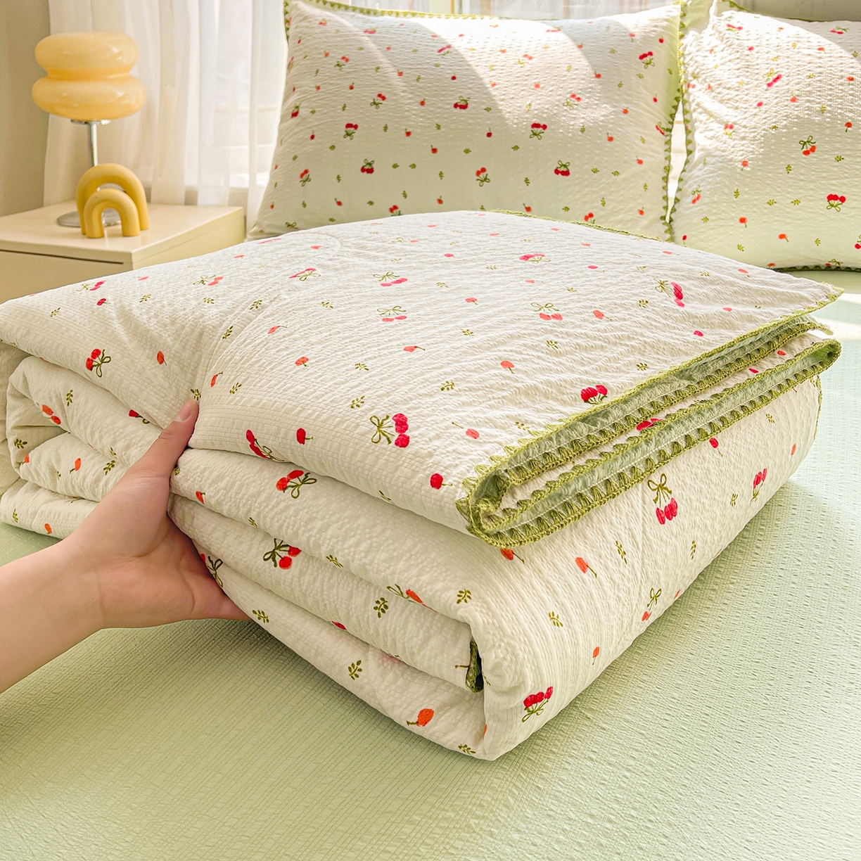 91家纺网 家纺一手货源 找家纺 米萝家居 2026新款泡泡棉夏被新疆棉花空调被夏凉被 樱桃红了