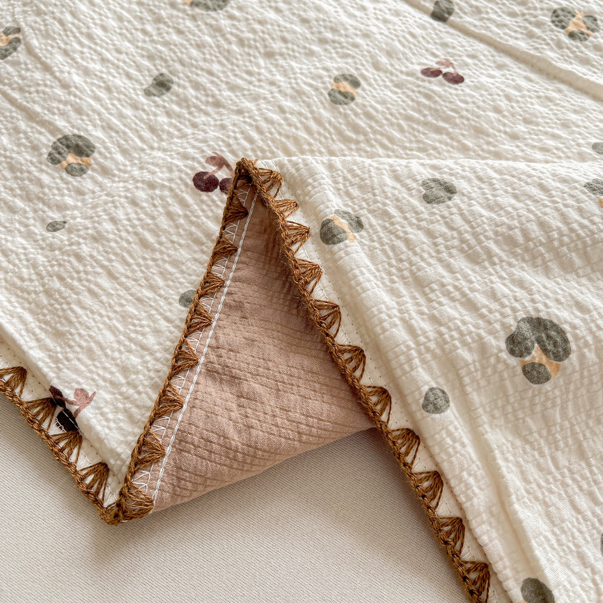 91家纺网 家纺一手货源 找家纺 米萝家居 2026新款泡泡棉夏被新疆棉花空调被夏凉被 狗狗日记