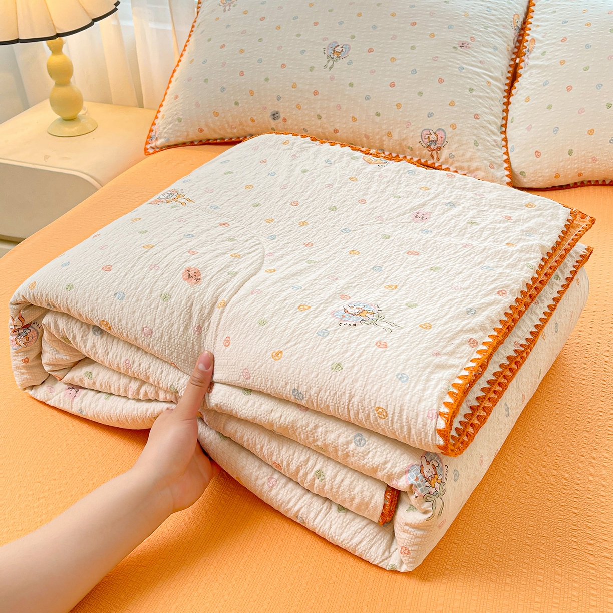 91家纺网 家纺一手货源 找家纺 米萝家居 2026新款泡泡棉夏被新疆棉花空调被夏凉被 欢喜兔