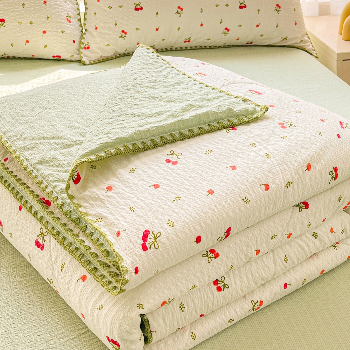 91家纺网 家纺一手货源 找家纺 米萝家居 2026新款泡泡棉夏被新疆棉花空调被夏凉被 樱桃红了