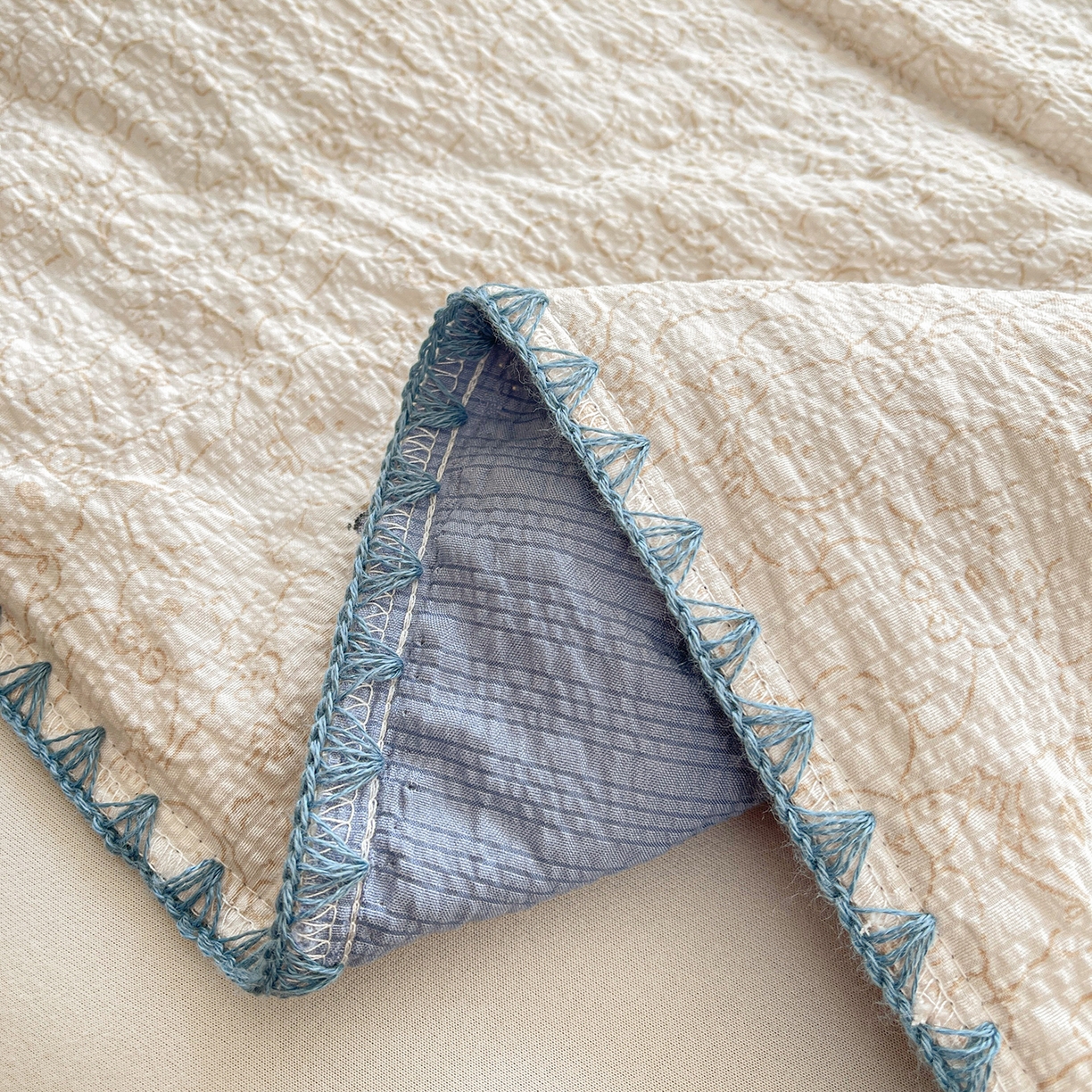 91家纺网 家纺一手货源 找家纺 米萝家居 2026新款泡泡棉夏被新疆棉花空调被夏凉被 叮当狗