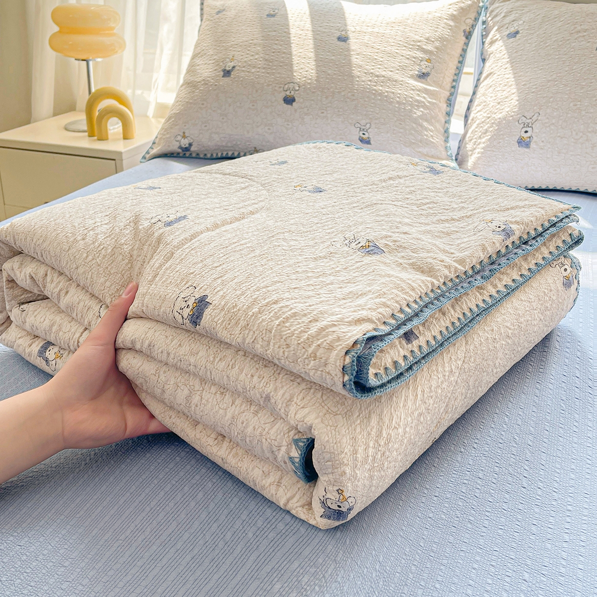 91家纺网 家纺一手货源 找家纺 米萝家居 2026新款泡泡棉夏被新疆棉花空调被夏凉被 叮当狗