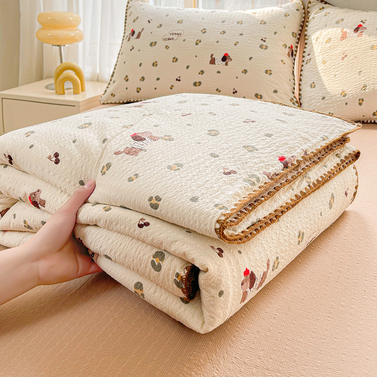 91家纺网 家纺一手货源 找家纺 米萝家居 2026新款泡泡棉夏被新疆棉花空调被夏凉被 狗狗日记