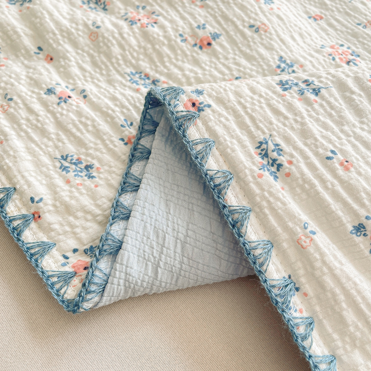 91家纺网 家纺一手货源 找家纺 米萝家居 2026新款泡泡棉夏被新疆棉花空调被夏凉被 繁花间