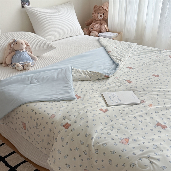 91家纺网 家纺一手货源 找家纺 吾欢心 2026新款仿锦安高克重凉感丝（含氨纶）夏凉被冰激凌空调被凉感小冰皮夏被 花漾宝贝