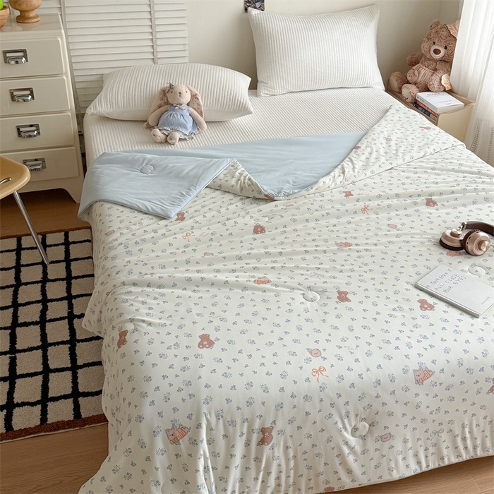 91家纺网 家纺一手货源 找家纺 吾欢心 2026新款仿锦安高克重凉感丝（含氨纶）夏凉被冰激凌空调被凉感小冰皮夏被 花漾宝贝