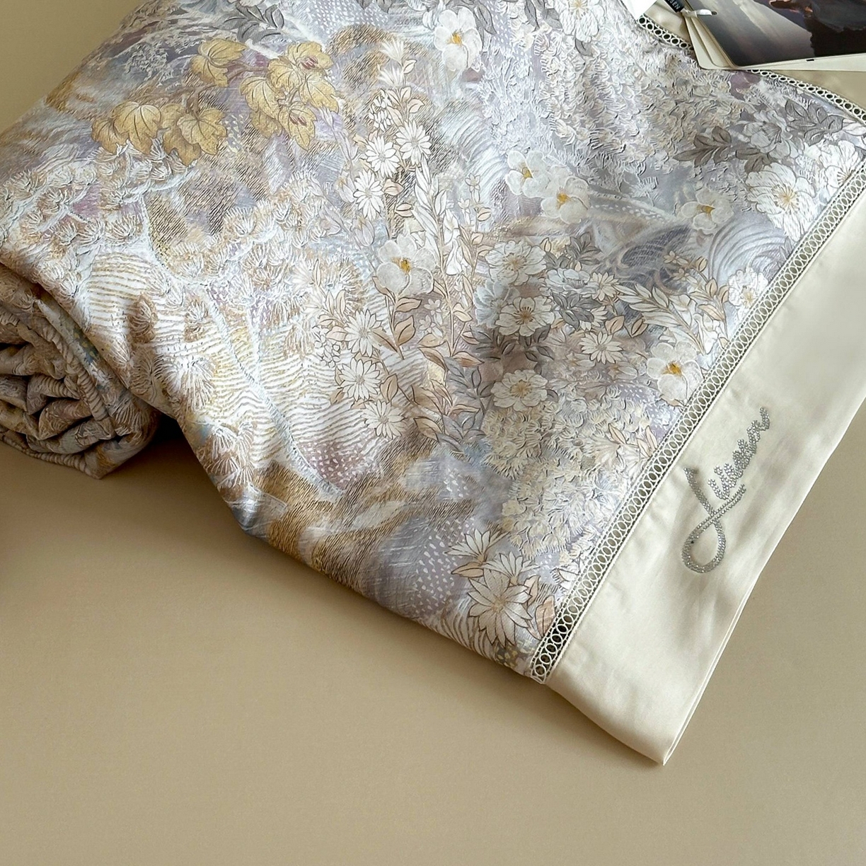 91家纺网 家纺一手货源 找家纺 丽笙被芯 2026新款兰精天丝数码印花Naia镂空夏被夏凉被空调被 卡洛斯-黄