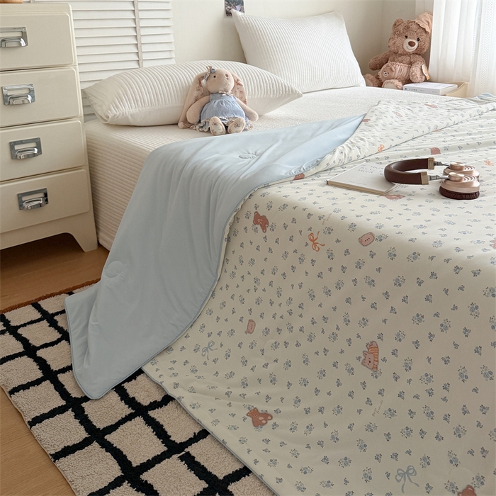 91家纺网 家纺一手货源 找家纺 吾欢心 2026新款仿锦安高克重凉感丝（含氨纶）夏凉被冰激凌空调被凉感小冰皮夏被 花漾宝贝