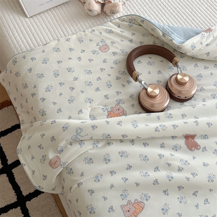 91家纺网 家纺一手货源 找家纺 吾欢心 2026新款仿锦安高克重凉感丝（含氨纶）夏凉被冰激凌空调被凉感小冰皮夏被 花漾宝贝