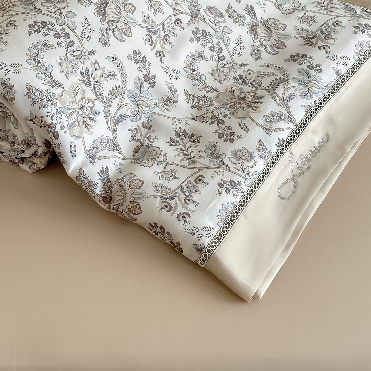 91家纺网 家纺一手货源 找家纺 丽笙被芯 2026新款兰精天丝数码印花Naia镂空夏被夏凉被空调被 卡缇娅