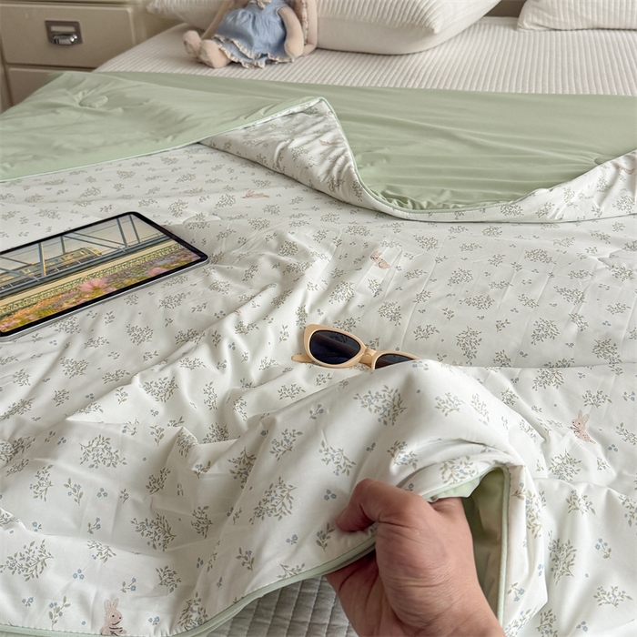 91家纺网 家纺一手货源 找家纺 吾欢心 2026新款仿锦安高克重凉感丝（含氨纶）夏凉被冰激凌空调被凉感小冰皮夏被 花园小兔