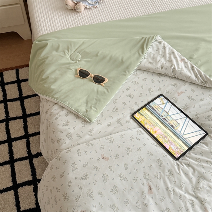 91家纺网 家纺一手货源 找家纺 吾欢心 2026新款仿锦安高克重凉感丝（含氨纶）夏凉被冰激凌空调被凉感小冰皮夏被 花园小兔