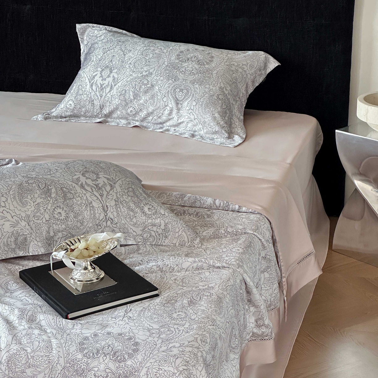 91家纺网 家纺一手货源 找家纺 丽笙被芯 2026新款兰精天丝数码印花Naia镂空夏被夏凉被空调被 罗莎白