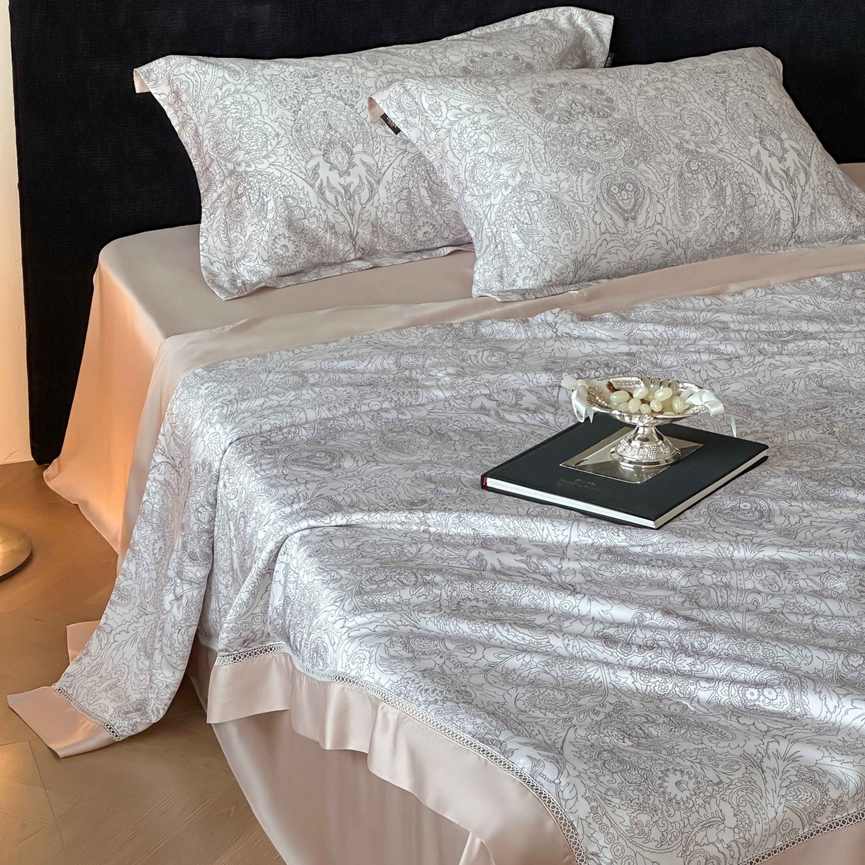 91家纺网 家纺一手货源 找家纺 丽笙被芯 2026新款兰精天丝数码印花Naia镂空夏被夏凉被空调被 罗莎白