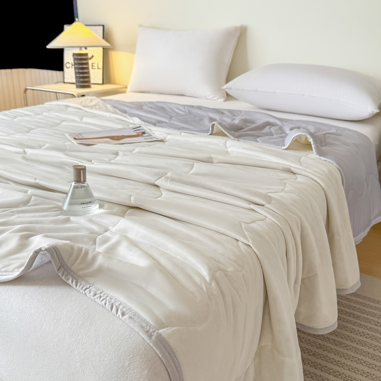 91家纺网 家纺一手货源 找家纺 好欣怡家纺 2026新款双层绗缝凉感丝夏被 冰川白