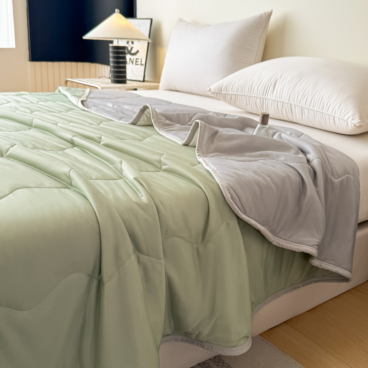 91家纺网 家纺一手货源 找家纺 好欣怡家纺 2026新款双层绗缝凉感丝夏被 浅茶绿